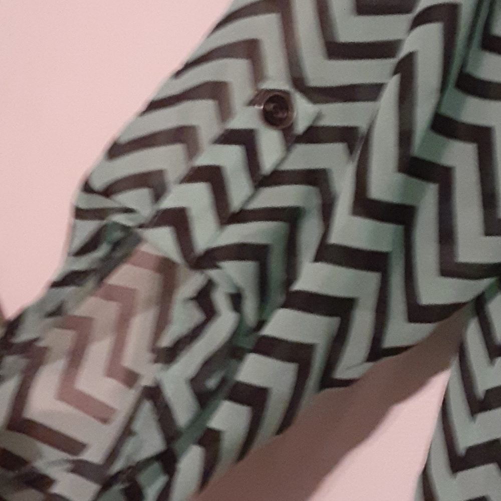 Striped Chevron Top - Picture 3 of 4